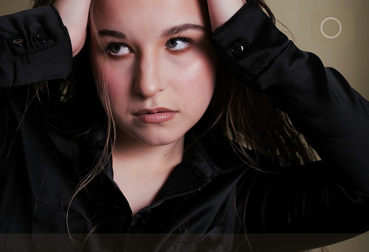 How Window Light Changes a Portrait Mood